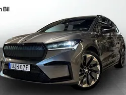 Grå (graphite grey metallic) Begagnad 2022 Skoda Enyaq iV SportLine SUV | 409 900 kr (Marknadspris)