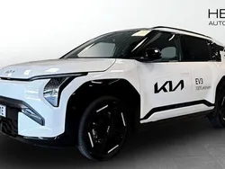 Vit (white) Begagnad 2025 Kia EV3 GT-Line SUV | 552 871 kr (Marknadspris)