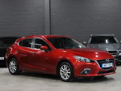 Röd Begagnad 2015 Mazda 3 Core Halvkombi | 99 900 kr (Bra pris)