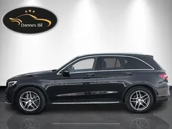 Mörkblå Begagnad 2016 Mercedes GLC250 AMG line SUV | 275 999 kr (Marknadspris)