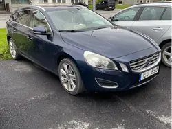 Blå Begagnad 2011 Volvo V60 Summum Kombi | 120 000 kr (Marknadspris)