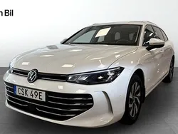Vit Begagnad 2024 VW Passat Business Kombi | 359 900 kr (Marknadspris)