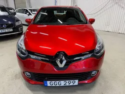 Röd Begagnad 2015 Renault Clio IV Expression Halvkombi | 89 990 kr (Marknadspris)