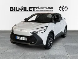 Vit Ny 2025 Toyota C-HR SUV | 481 000 kr (Marknadspris)