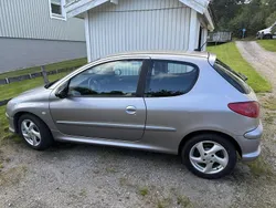 Grå Begagnad 2004 Peugeot 206 Halvkombi | 25 000 kr (Marknadspris)