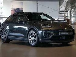 Grå Ny 2025 Porsche Macan 4 Electric SUV | 1 118 600 kr