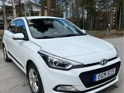 Vit Begagnad 2017 Hyundai i20 Comfort Halvkombi | 110 000 kr (Marknadspris)