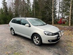 Brun Begagnad 2010 VW Golf Kombi | 40 000 kr (Marknadspris)