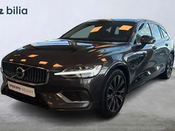 Grå Begagnad 2022 Volvo V60 Core Kombi | 409 900 kr (Marknadspris)