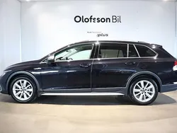 Svart Begagnad 2022 VW Golf Alltrack Kombi | 339 000 kr (Marknadspris)