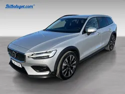 Silver Begagnad 2023 Volvo V60 CC Plus Kombi | 445 900 kr (Marknadspris)