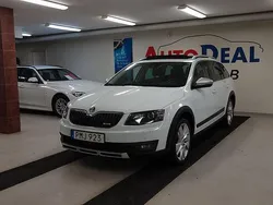 Vit Begagnad 2016 Skoda Octavia Scout Kombi | 164 900 kr (Bra pris)