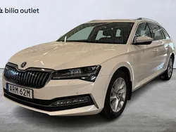Vit Begagnad 2021 Skoda Superb Business Line Kombi | 279 900 kr