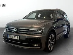 Grå (platinum grey metallic) Begagnad 2018 VW Tiguan Allspace R-line SUV | 349 900 kr (Lite dyr)