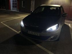 Grå Begagnad 2015 Peugeot 308 Allure Kombi | 105 000 kr (Marknadspris)