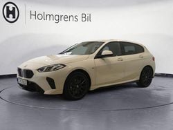 Vit Begagnad 2025 BMW 120 M Sport Halvkombi | 439 900 kr