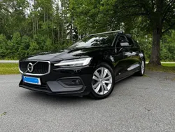 Svart Begagnad 2020 Volvo V60 Momentum Kombi | 290 000 kr (Marknadspris)