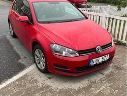 Röd Begagnad 2014 VW Golf VII Halvkombi | 65 900 kr (Superpris)