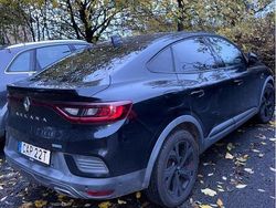 Svart Begagnad 2022 Renault Arkana RS Line SUV | 220 000 kr (Marknadspris)