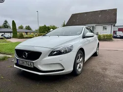 Vit Begagnad 2017 Volvo V40 Kombi | 155 000 kr (Marknadspris)