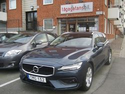 Blå effektmetallic Begagnad 2019 Volvo V60 Momentum Kombi | 229 899 kr (Marknadspris)