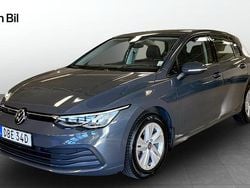 Mörkgrå Begagnad 2022 VW Golf VIII Life Kombi | 239 000 kr (Marknadspris)