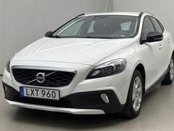 Vit Begagnad 2014 Volvo V40 CC Momentum Kombi | 129 800 kr (Marknadspris)