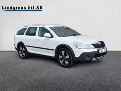 Vit Begagnad 2012 Skoda Octavia Scout Kombi | 104 900 kr (Marknadspris)