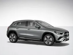 Mörkgrå (bergsgrå metallic) Ny 2024 Mercedes GLA250 Advanced Plus SUV | 635 600 kr (Lite dyr)