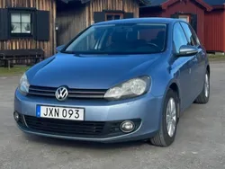 Blå Begagnad 2010 VW Golf Halvkombi | 65 000 kr (Marknadspris)