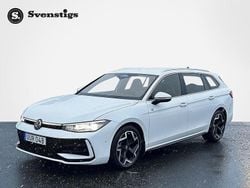 Pure white Begagnad 2025 VW Passat R-line Kombi | 389 500 kr (Dyr)
