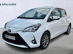 Vit Begagnad 2018 Toyota Yaris Hybrid Active Halvkombi | 134 900 kr (Marknadspris)