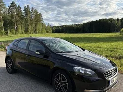 Svart Begagnad 2015 Volvo V40 Kinetic Kombi | 92 000 kr (Bra pris)