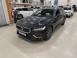 Svart Begagnad 2020 Volvo V60 Inscription Kombi | 259 000 kr (Marknadspris)