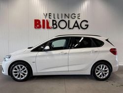 Vit Begagnad 2016 BMW 218 Active Tourer Sport Line Minibuss | 179 500 kr (Marknadspris)