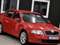 Röd Begagnad 2006 Skoda Octavia RS Halvkombi | 39 900 kr (Marknadspris)