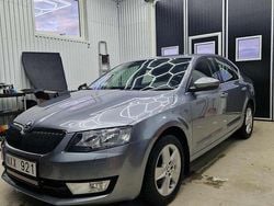 Grå Begagnad 2014 Skoda Octavia Elegance Halvkombi | 92 000 kr (Marknadspris)