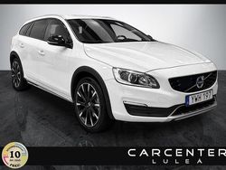 Vit Begagnad 2017 Volvo V60 CC Standard Kombi | 194 900 kr (Marknadspris)