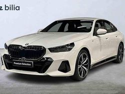 Vit Begagnad 2025 BMW 520 Sedan | 629 900 kr