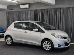 Silver Begagnad 2013 Toyota Yaris Active Halvkombi | 79 900 kr (Marknadspris)