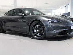Mörkgrå Begagnad 2020 Porsche Taycan Turbo S Sedan | 895 000 kr