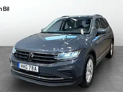 Grå (dolphin grey metallic) Begagnad 2022 VW Tiguan SUV | 299 900 kr (Marknadspris)