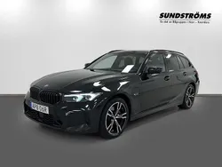 Svart Begagnad 2022 BMW 330e M Sport Kombi | 419 900 kr
