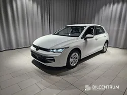 Vit Begagnad 2025 VW Golf VIII Life Halvkombi | 299 900 kr (Bra pris)