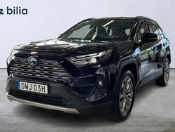 Mörkblå Begagnad 2024 Toyota RAV4 Hybrid Executive SUV | 484 900 kr (Marknadspris)