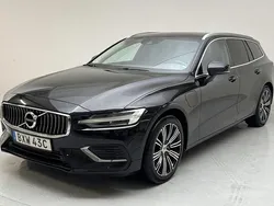 Svart Begagnad 2022 Volvo V60 Inscription Kombi | 282 100 kr (Marknadspris)