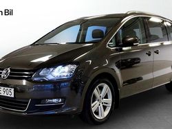 Mörkbrun Begagnad 2017 VW Sharan Minibuss | 249 900 kr (Marknadspris)