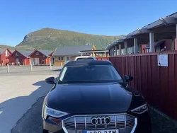 Svart Begagnad 2020 Audi e-tron Proline SUV | 350 000 kr (Bra pris)
