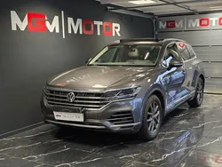 Grå Begagnad 2019 VW Touareg R-line SUV | 459 900 kr (Marknadspris)