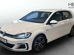 Vit (white) Begagnad 2019 VW Golf VII GTE Kombi | 199 900 kr (Marknadspris)